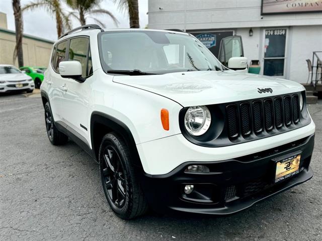 $11495 : 2018 Renegade Latitude image 4