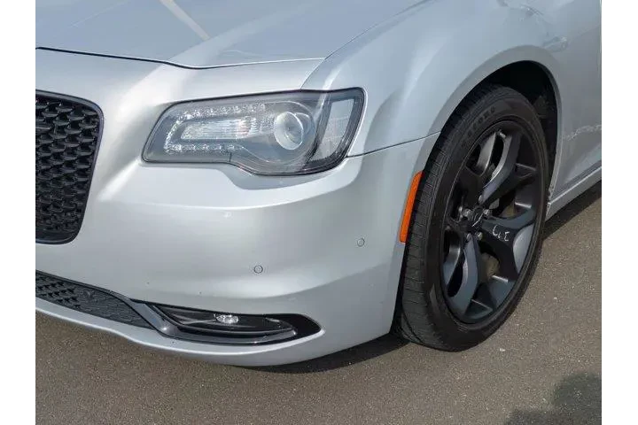 $28450 : Chrysler 300 2023 S V6 4dr S image 10