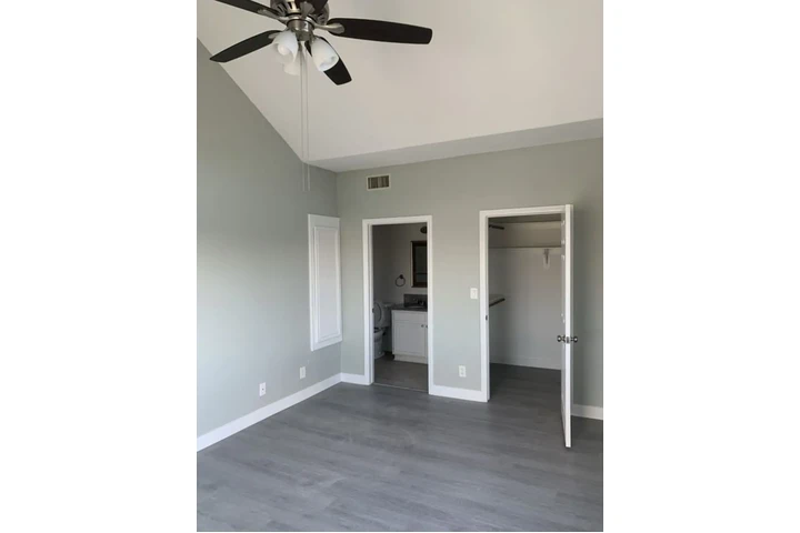 $1400 : 1Bed 1Bath Apt in South LA image 4