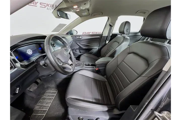 $19975 : Volkswagen Jetta 2024 SE 4dr image 9