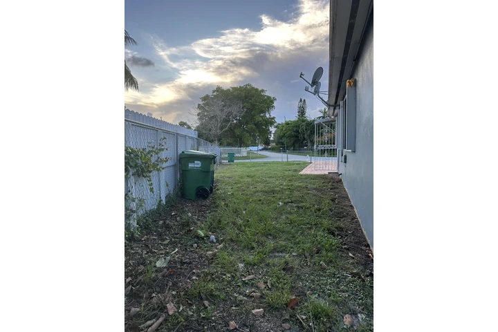 $1700 : Renta efficiency /  un cuarto image 2