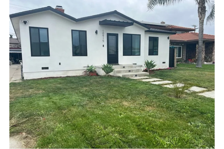 $2200 : 2 Bedroom Home in Los Angeles image 1