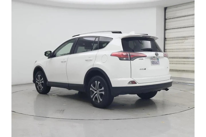 $19998 : Toyota RAV4 2018 LE 4dr SUV image 2