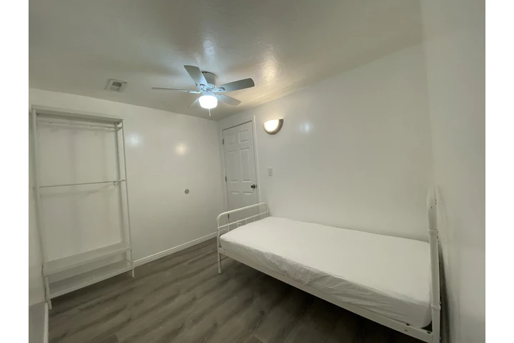 $460 : Rento cuarto en Taylorsville image 2