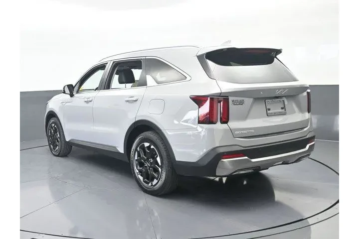$29995 : Kia Sorento 2025 S 4dr SUV image 4