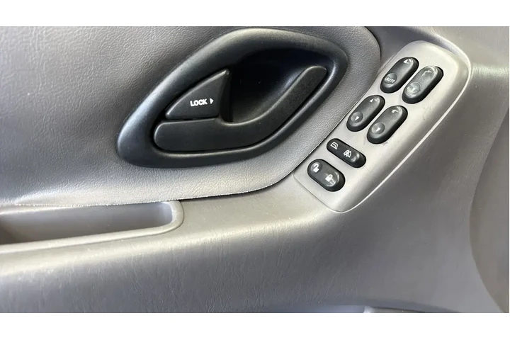 $7954 : Ford Escape 2002 XLT Choice image 8