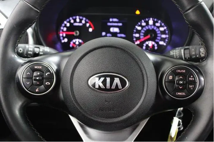 $15971 : Kia Soul 2020 LX 4dr Crossov image 7