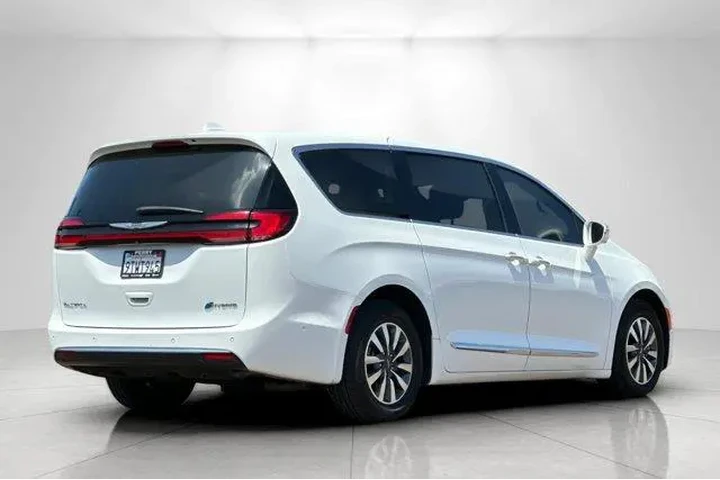 $20995 : Chrysler Pacifica Hybrid 202 image 3