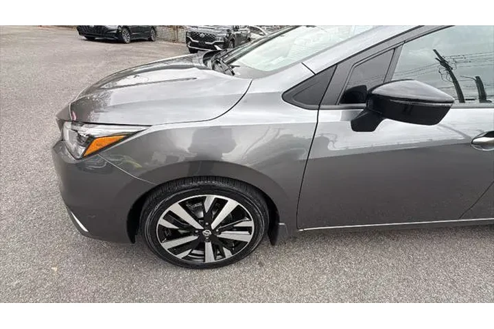 $15996 : Nissan Versa 2022 SR 4dr Sed image 9