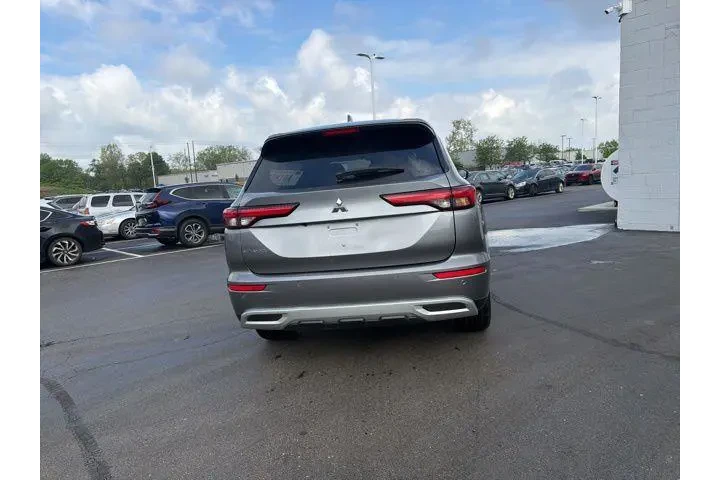 $24980 : Mitsubishi Outlander 2024 AW image 10