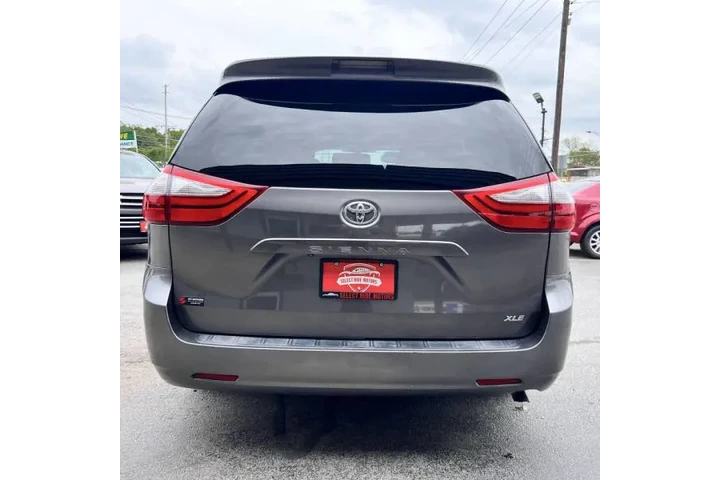 $16999 : 2015 Sienna XLE 8-Passenger image 8