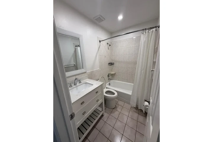 $2000 : Beautiful 3 bedroom, 2 baths s image 4