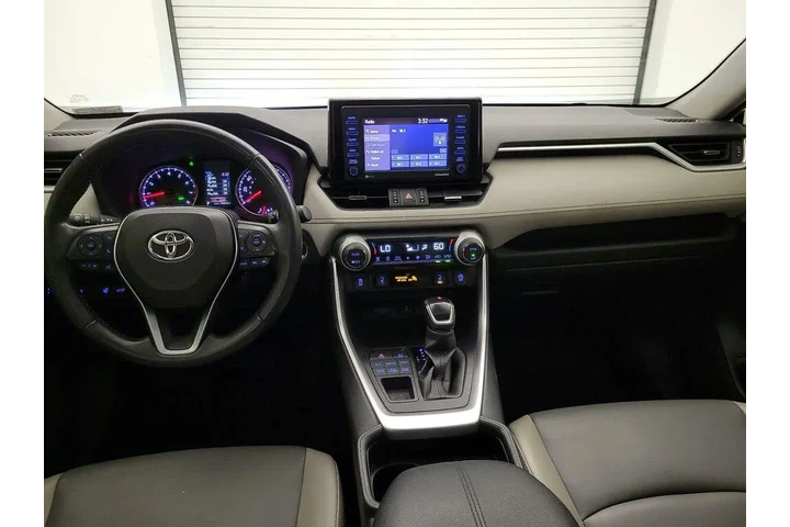 $27998 : Toyota RAV4 2020 AWD XLE Pre image 9
