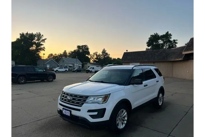 $13500 : 2016 Explorer One Owner | Dic image 4