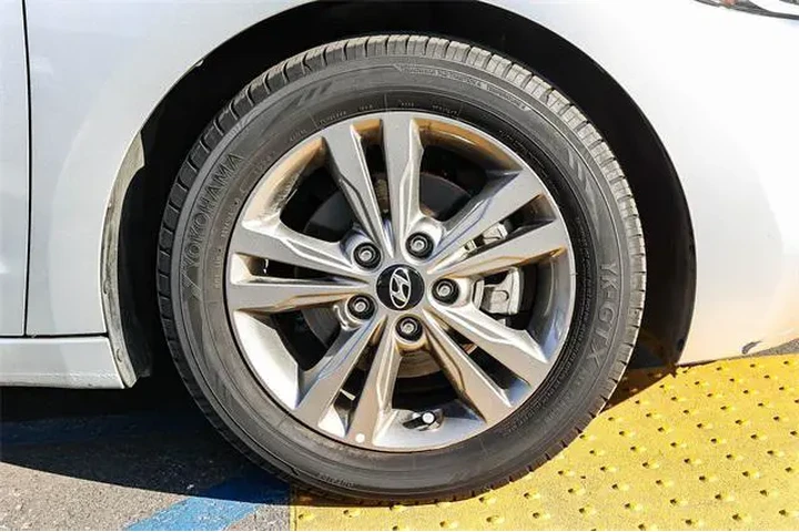 $11795 : Hyundai ELANTRA 2018 SEL 4dr image 9