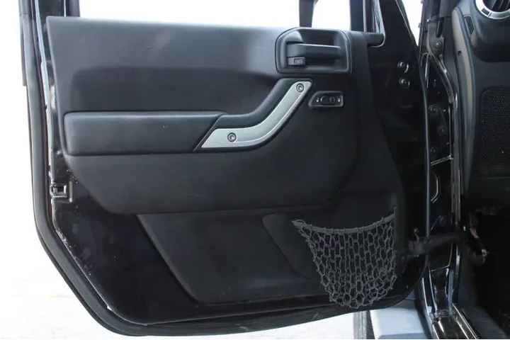 $13490 : 2012 Wrangler Unlimited Sahara image 9