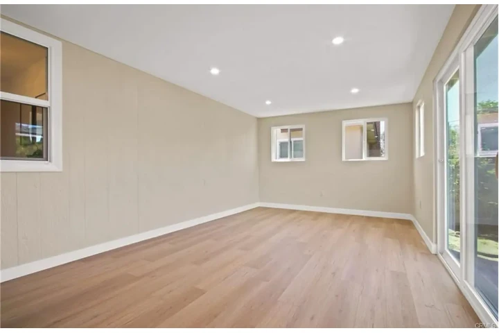 $2400 : Newly Renovated image 4