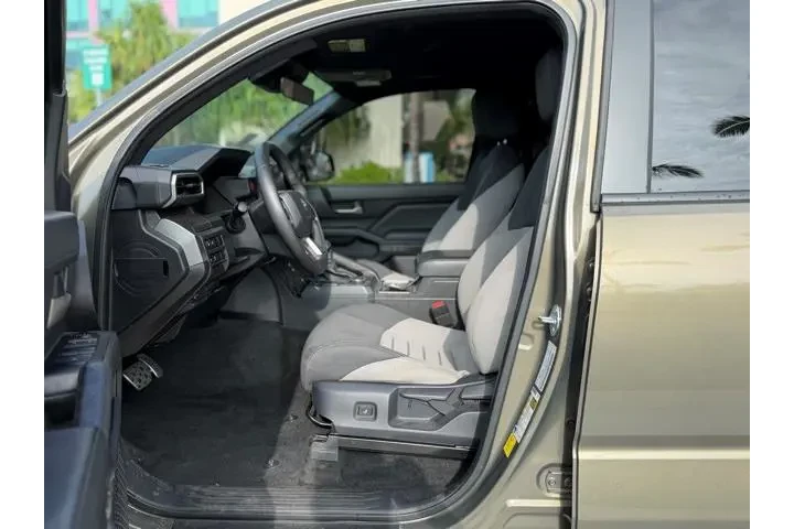 $39918 : Toyota Tacoma 2024 4x2 TRD S image 8