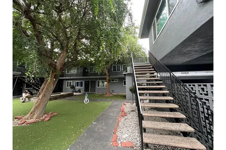 $1100 : New 1bd 1ba @Huntington image 6