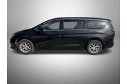 $24400 : Chrysler Voyager 2023 LX 4dr thumbnail