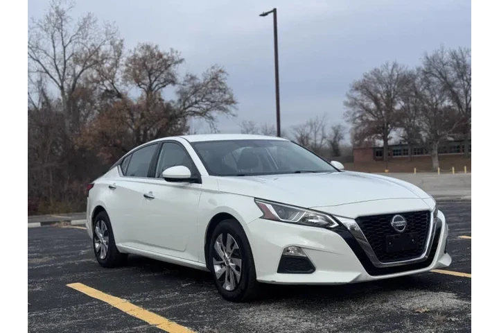 $9999 : 2019 Altima 2.5 S image 2