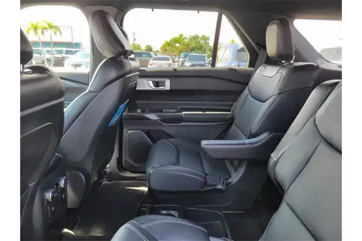 $30291 : Ford Explorer 2020 AWD ST 4d image 8
