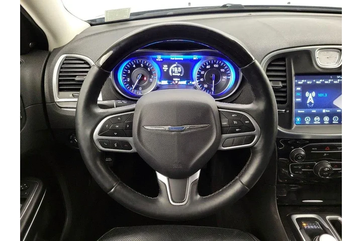 $15998 : Chrysler 300 2017 C 4dr Seda image 10