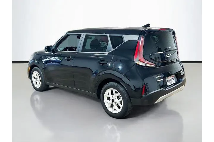 $18787 : Kia Soul 2023 S 4dr Crossove image 5