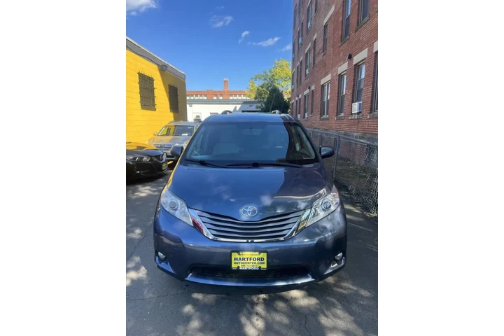 $15999 : 2015 Sienna XLE 7-Passenger image 2