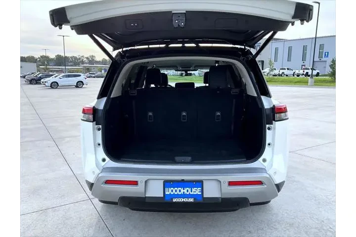 $34023 : Nissan Pathfinder 2024 AWD S image 9