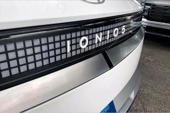 $39223 : Hyundai IONIQ 5 2025 Limited image 9