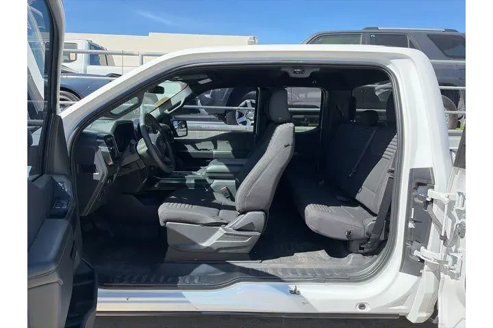 $32700 : Ford F-150 2023 4x2 XL 4dr S image 6