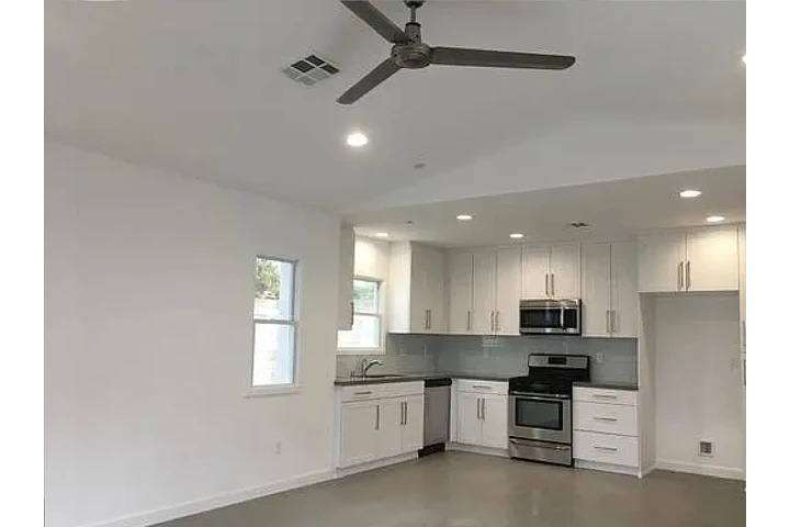 $1050 : stainless steel appliances image 5