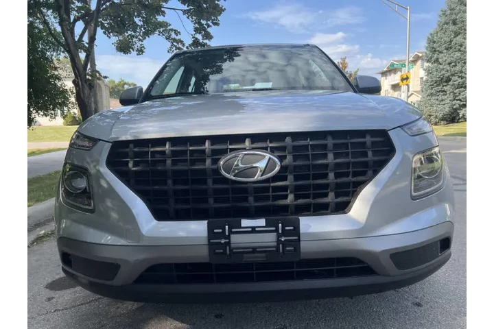 $13997 : 2020 Venue SE image 3