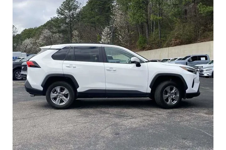 $26490 : Toyota RAV4 2024 XLE 4dr SUV image 2