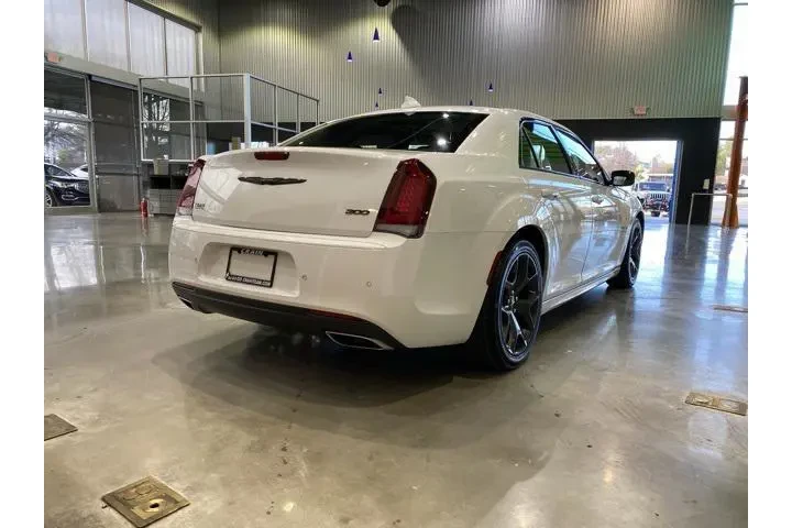 $23129 : Chrysler 300 2022 Touring L image 7