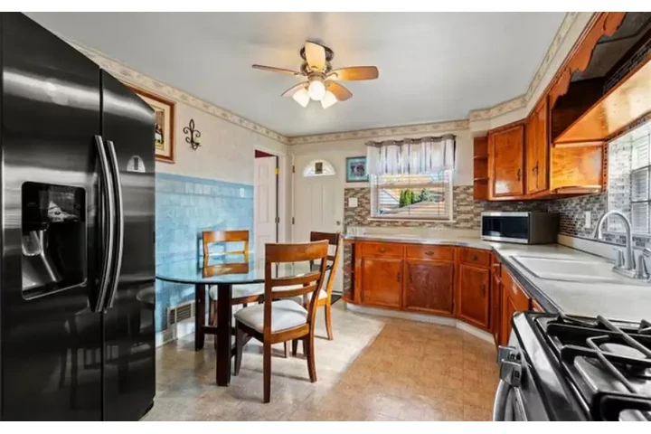 $1300 : Available 3Beds in Chicago, iL image 3