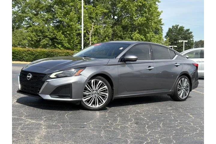 $21999 : Nissan Altima 2023 2.5 SL 4d image 1