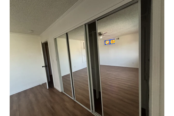 $1000 : Cuarto de renta image 1