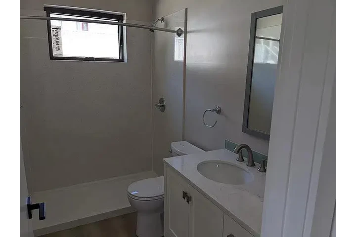 $2500 : Charming home in La image 7