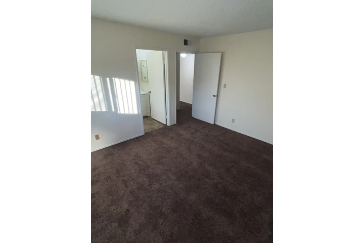 $2400 : RENTO APT 2 CUARTOS LYNWOOD image 8