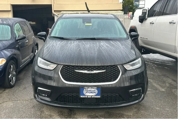 $32990 : Chrysler Pacifica Plug-In Hy image 5