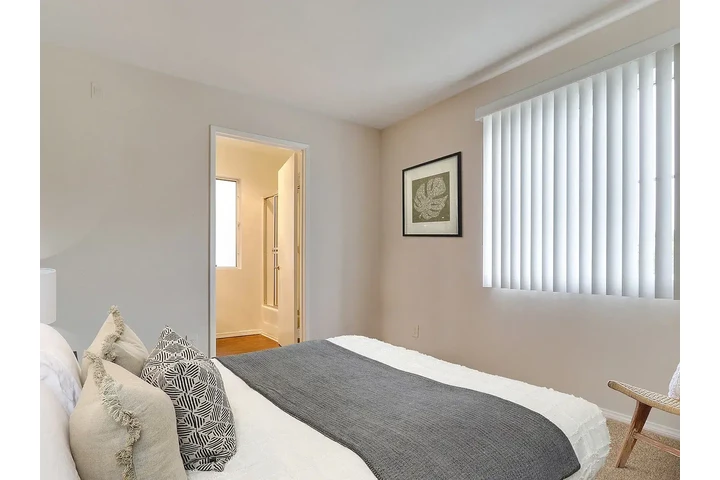 $2200 : 2bed 1ba available for rent image 3