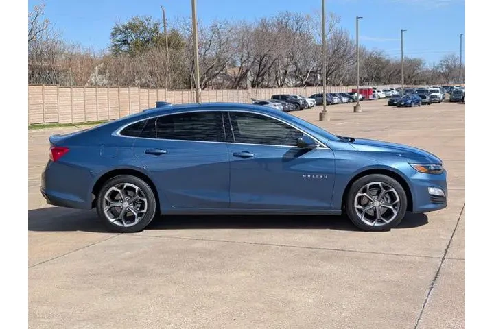 $16993 : Chevrolet Malibu 2024 LT 4dr image 2