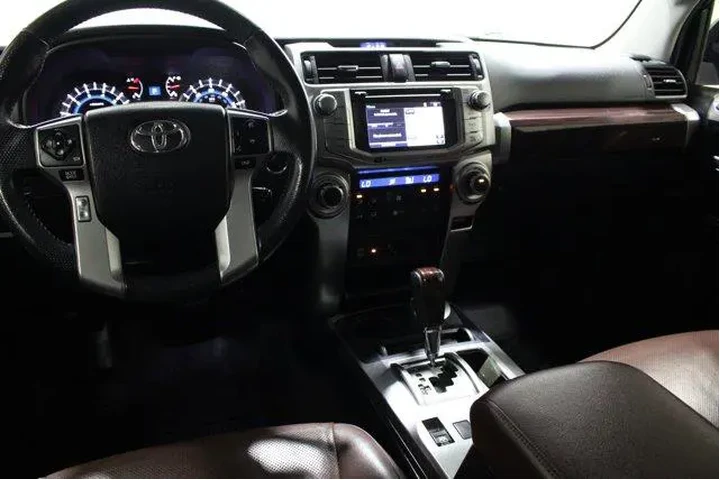 $32982 : Toyota 4Runner 2018 4x4 SR5 image 2