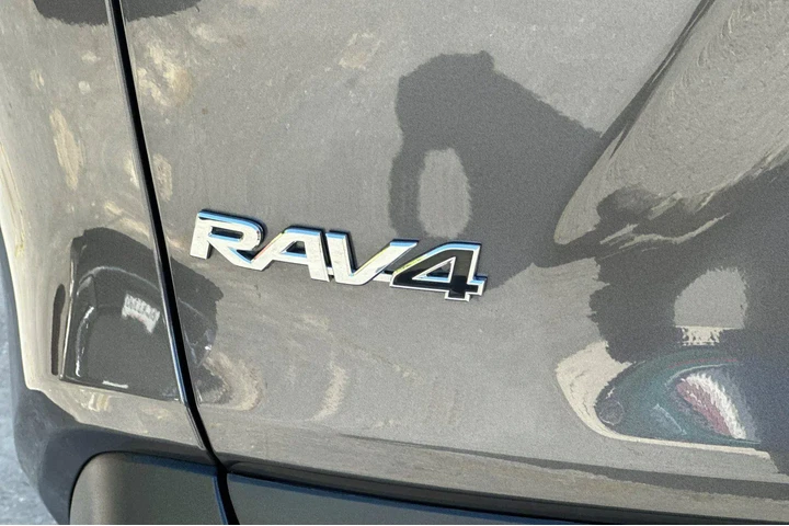 $33900 : Toyota RAV4 2024 AWD XLE 4dr image 9