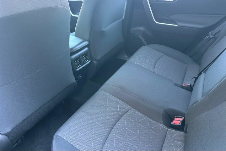 $31900 : Toyota RAV4 2024 AWD XLE 4dr image 8