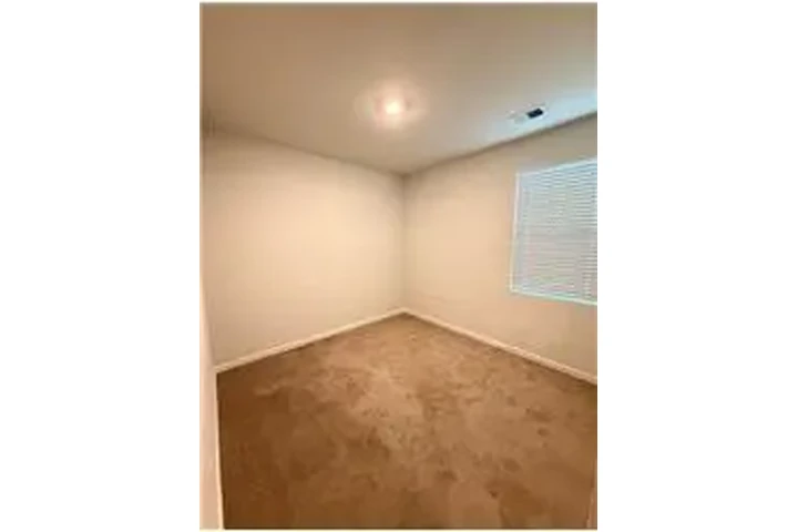 $1950 : Rental property with 4 bedro image 7