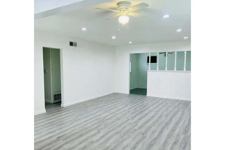 $2500 : 3 Bedroom Home in Inglewood image 3