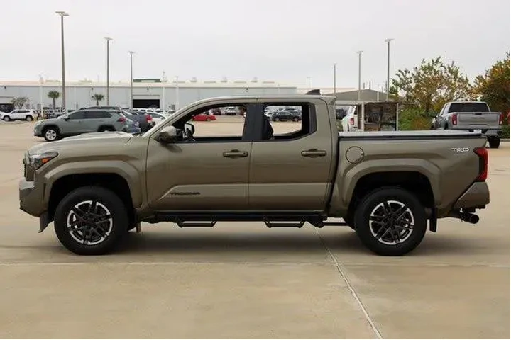 $38314 : Toyota Tacoma 2024 4x4 TRD S image 5